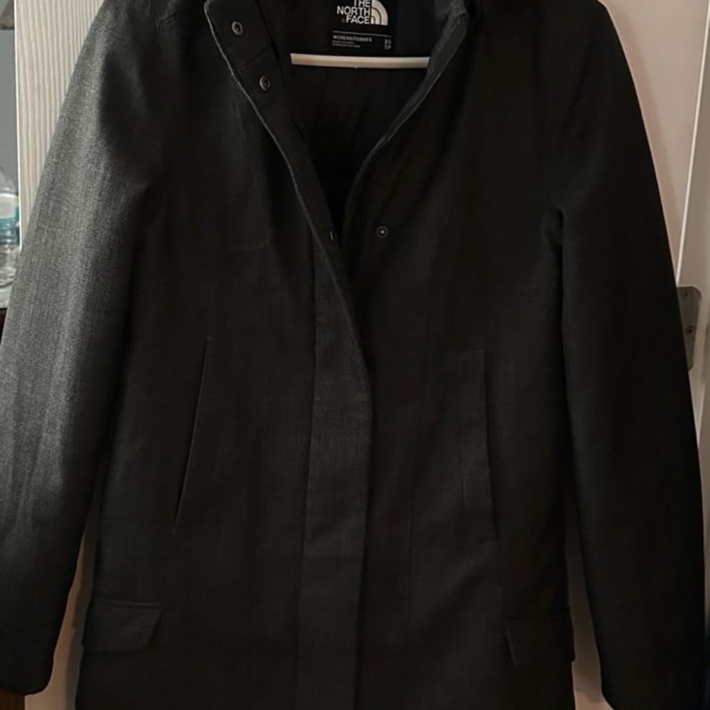 Womens North face jacket. Size XS. Runs big